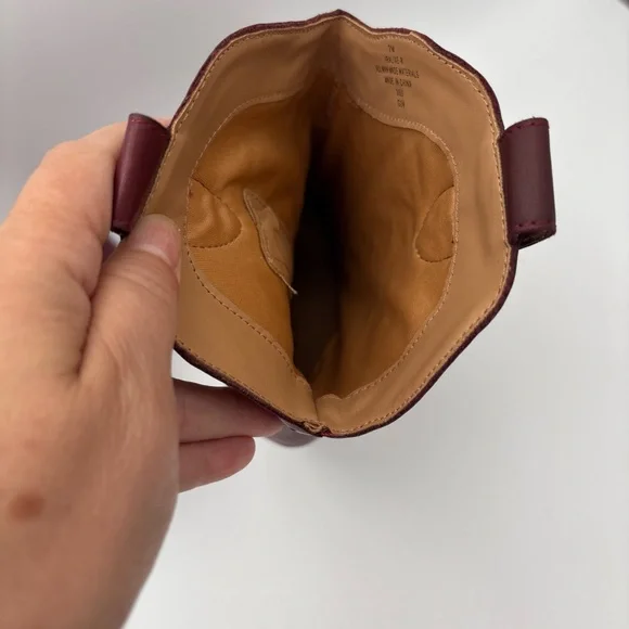 Indigo Red Heeled Boots with Classic Western Elegance - Picture 4 of 12